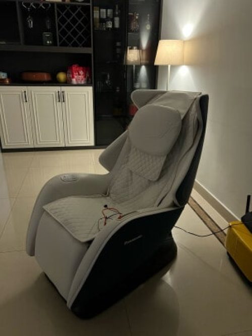 家用按摩椅哪个牌子好？2025 年 8 款最佳按摩椅推荐